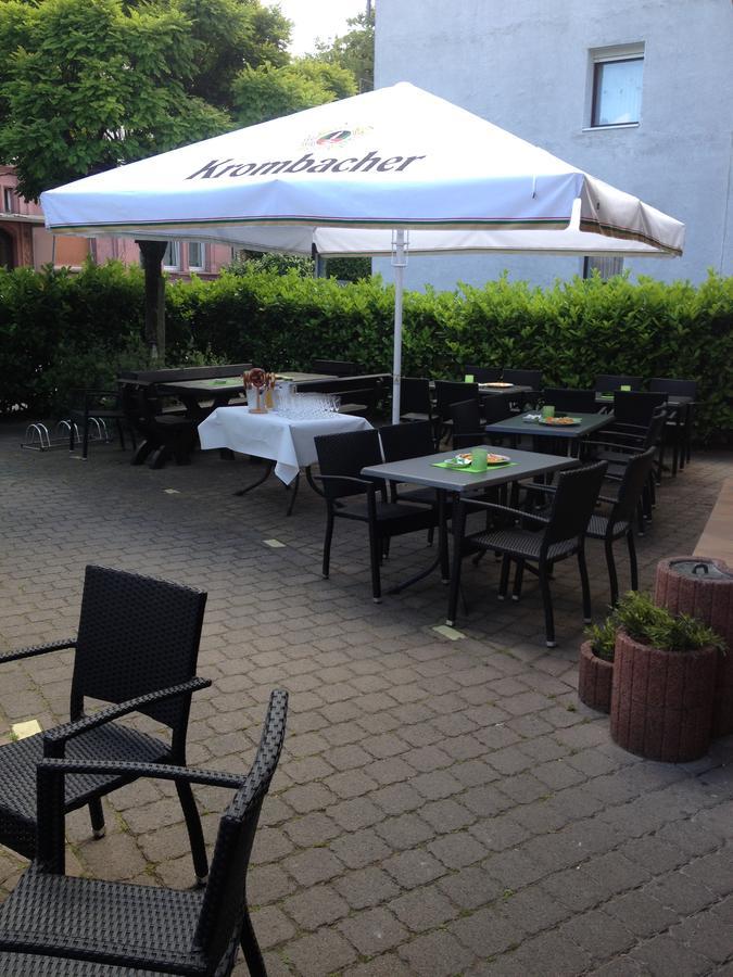Hausener Dorfkrug Hotel Frankfurt pe Main Exterior foto